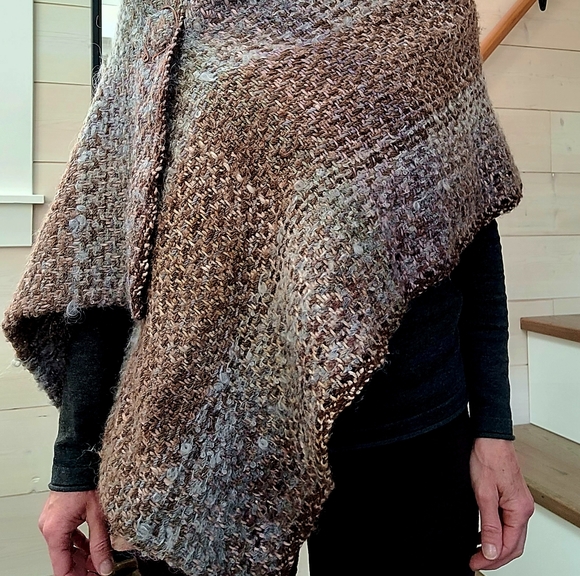 Hand-woven wrap - Picture 3 of 6